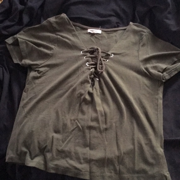 Gorgeous Olive Green Tie-Up Tee 🍃🖤 BNWOT - Picture 2 of 6